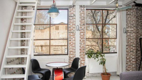2BR Mezzanine style apartment w Patio